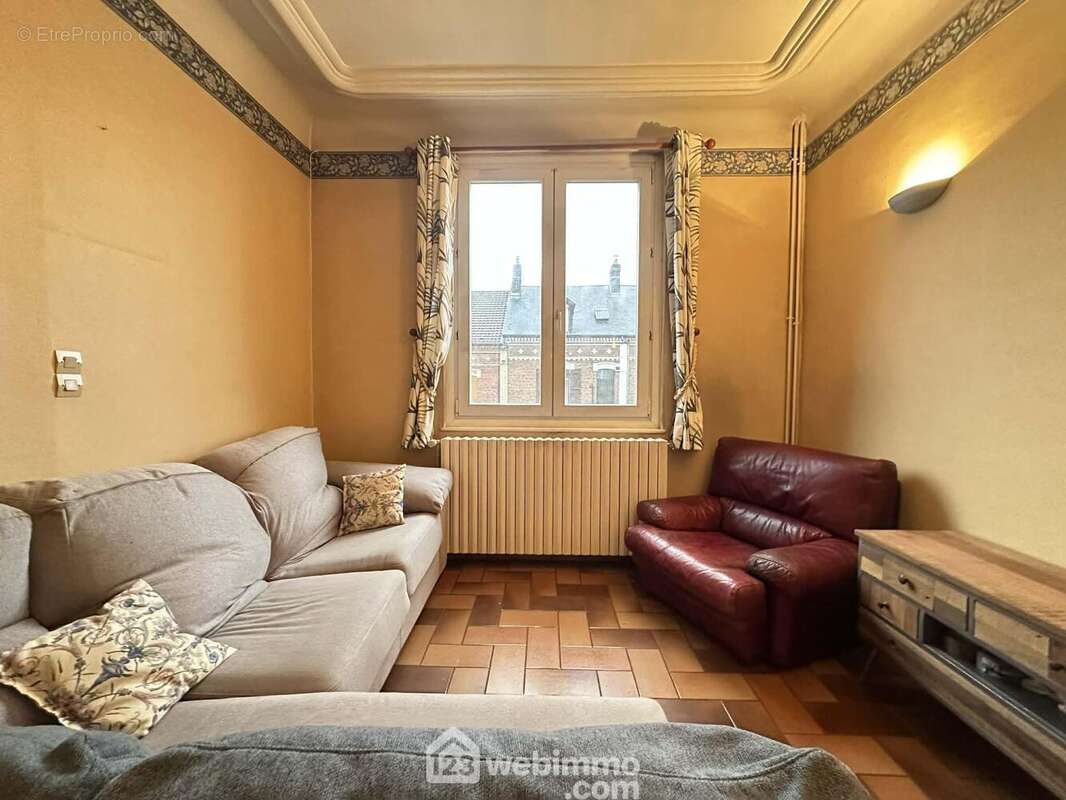 Toutes les fenêtres sont en double vitrage PVC - Maison à LAON