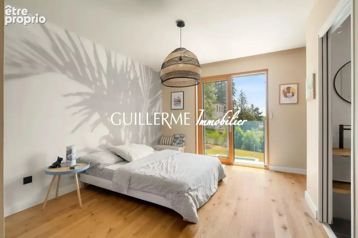 La Tour-de-Salvagny – Maison contemporaine de 228 m² – 5 suites – Piscine – Terrain de 2 150 m² - photo 18