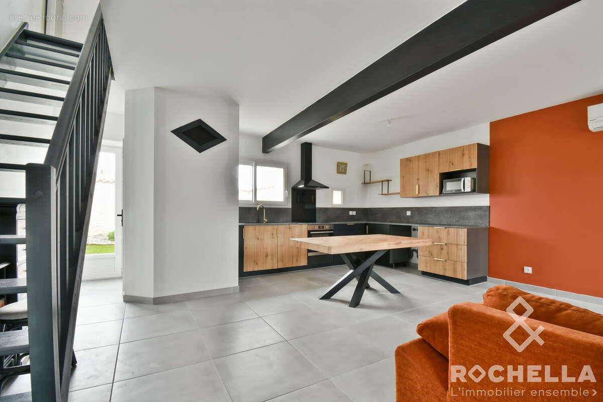 Maison à SAINT-JULIEN-DE-L&#039;ESCAP