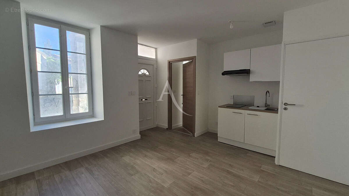 Appartement à SAINT-JEAN-D'ANGELY