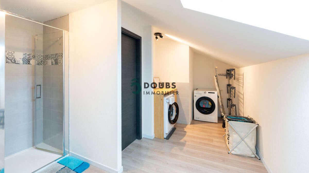 Maison à GUYANS-VENNES