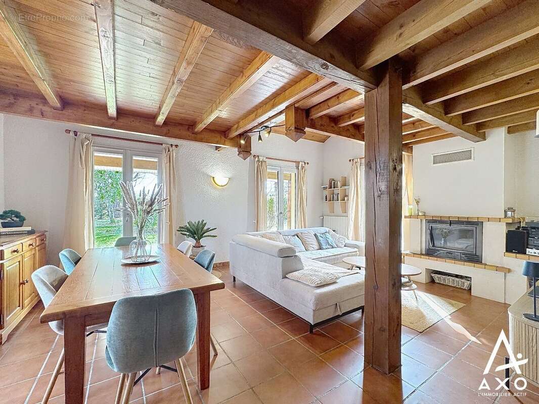 Maison à CORNEILLAN