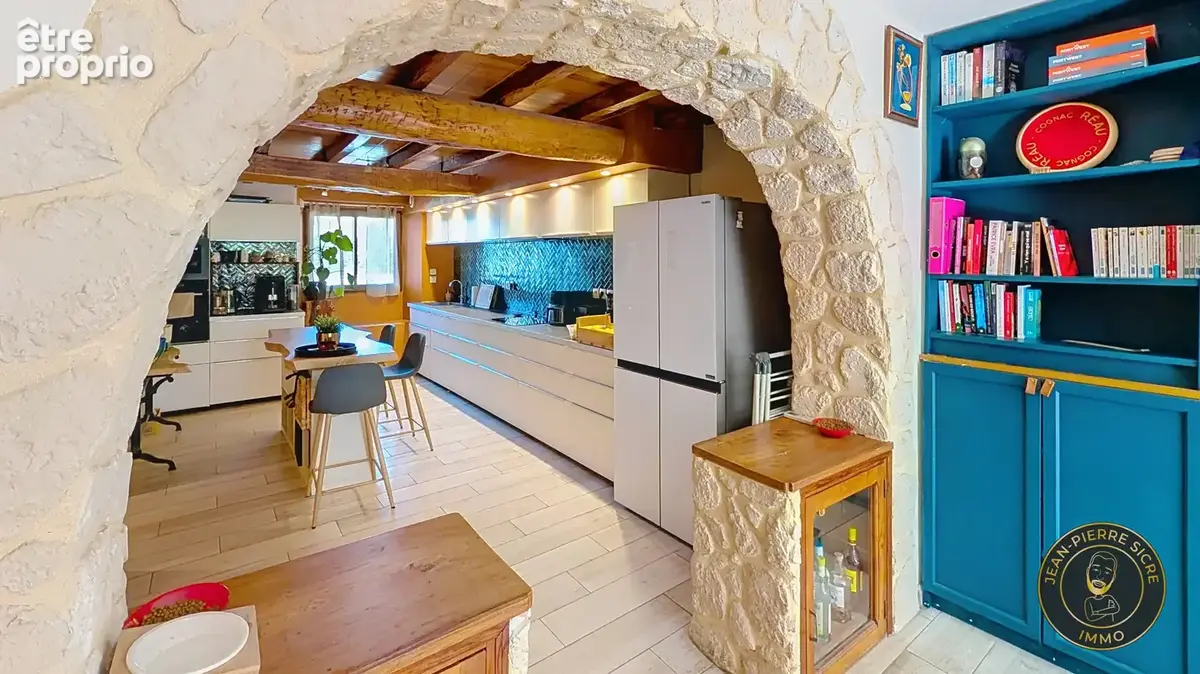 Maison de Village rénovée au coeur du village au charme omniprésent - Dépendance et terrain constructible - photo 8