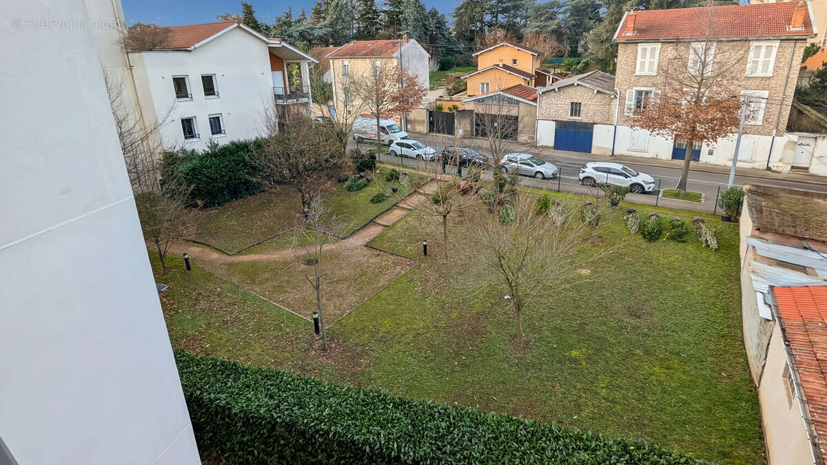 Appartement à PIERRE-BENITE