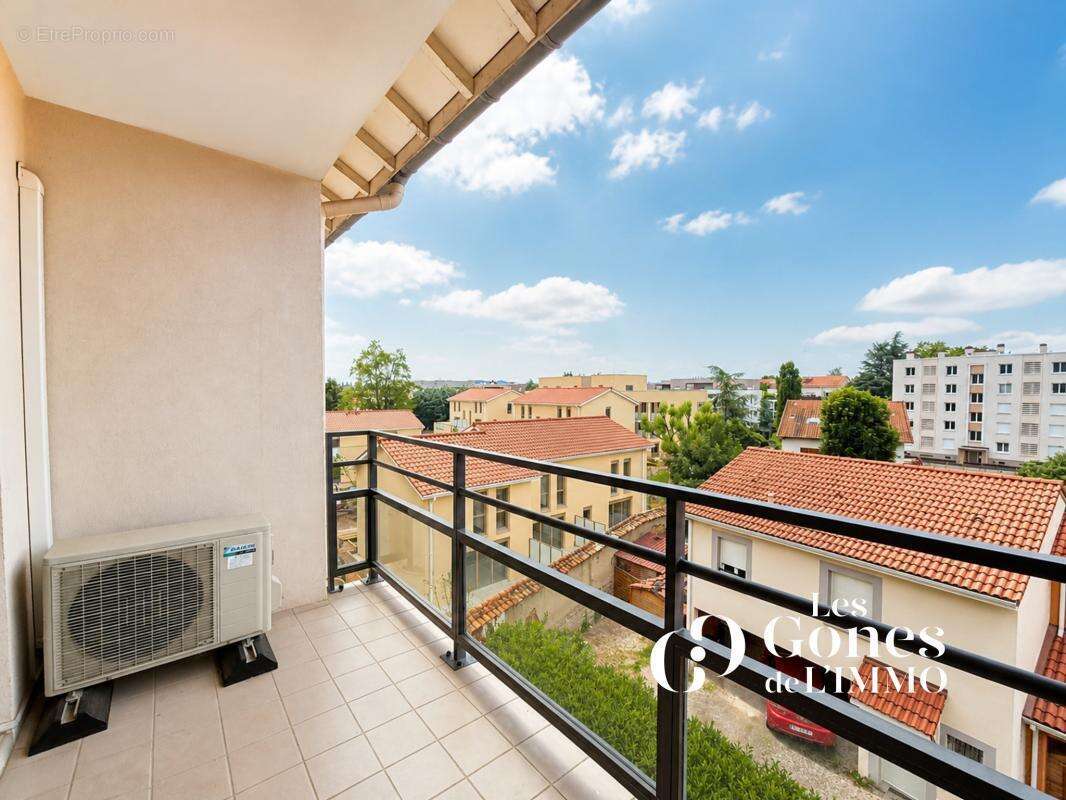 DERNIER ETAGE - T4- 93m2 - Terrasse- Garage en sus du prix - photo 3