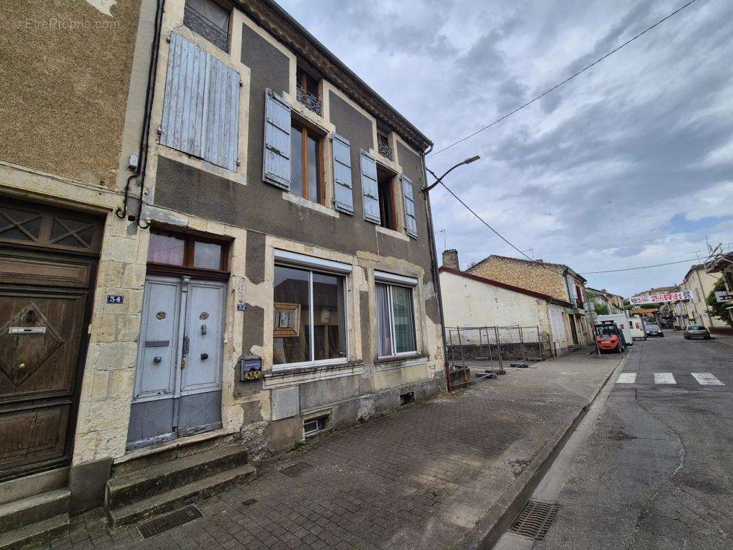 Appartement à VIC-FEZENSAC