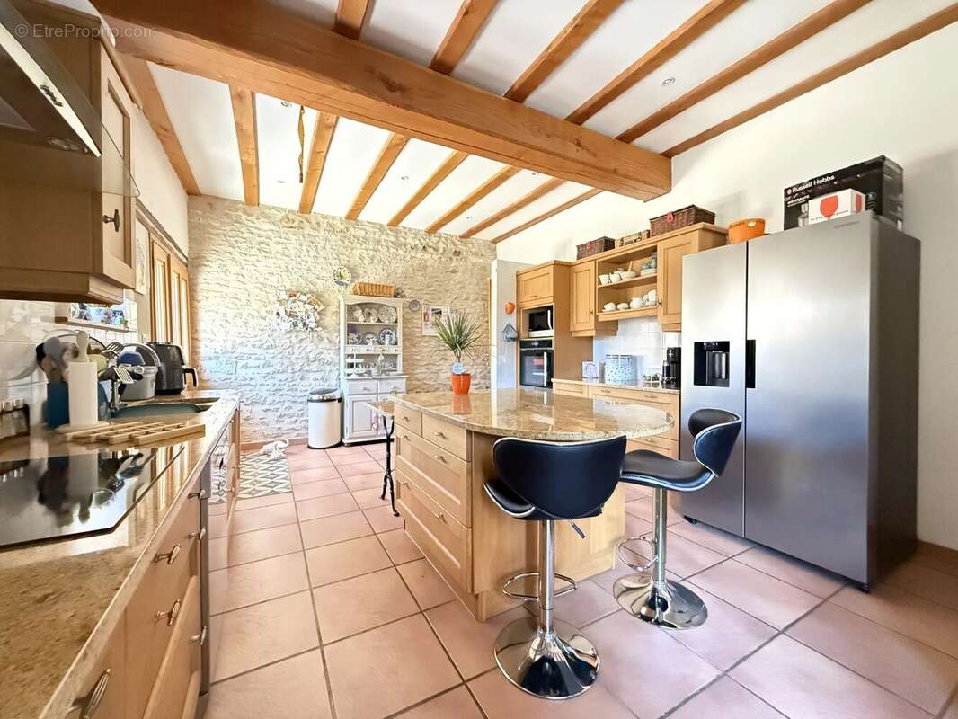 Magnifique grange rénovée de 4 chambres avec possibilité d'aménager un gîte de 2 chambres, piscine chauffée et dépendances – Sit - photo 4