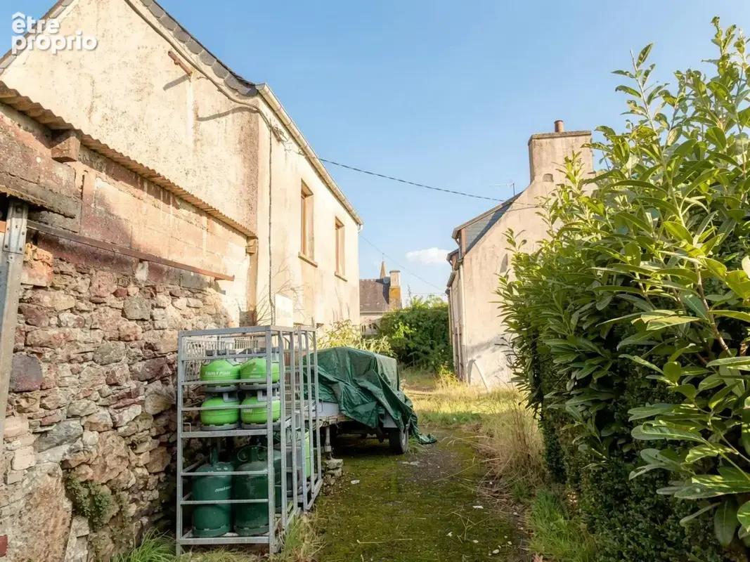 Maison à LE CLOITRE-SAINT-THEGONNEC