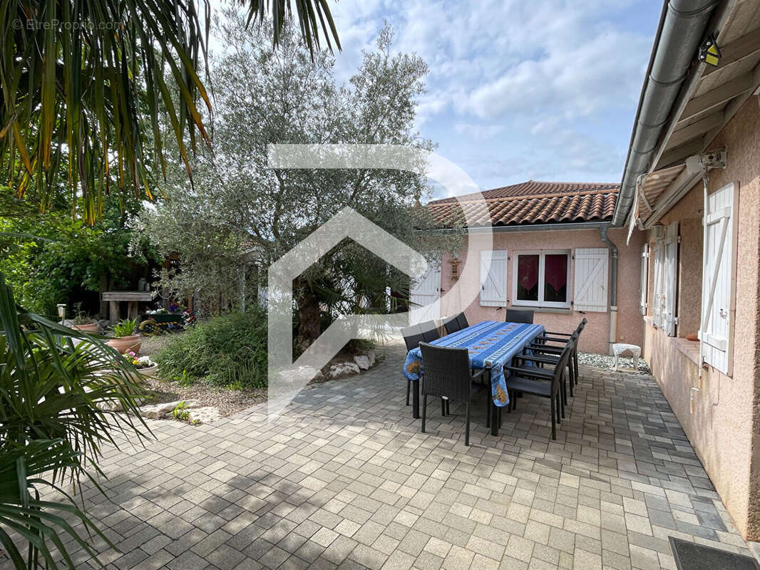 Maison à ARS-SUR-FORMANS