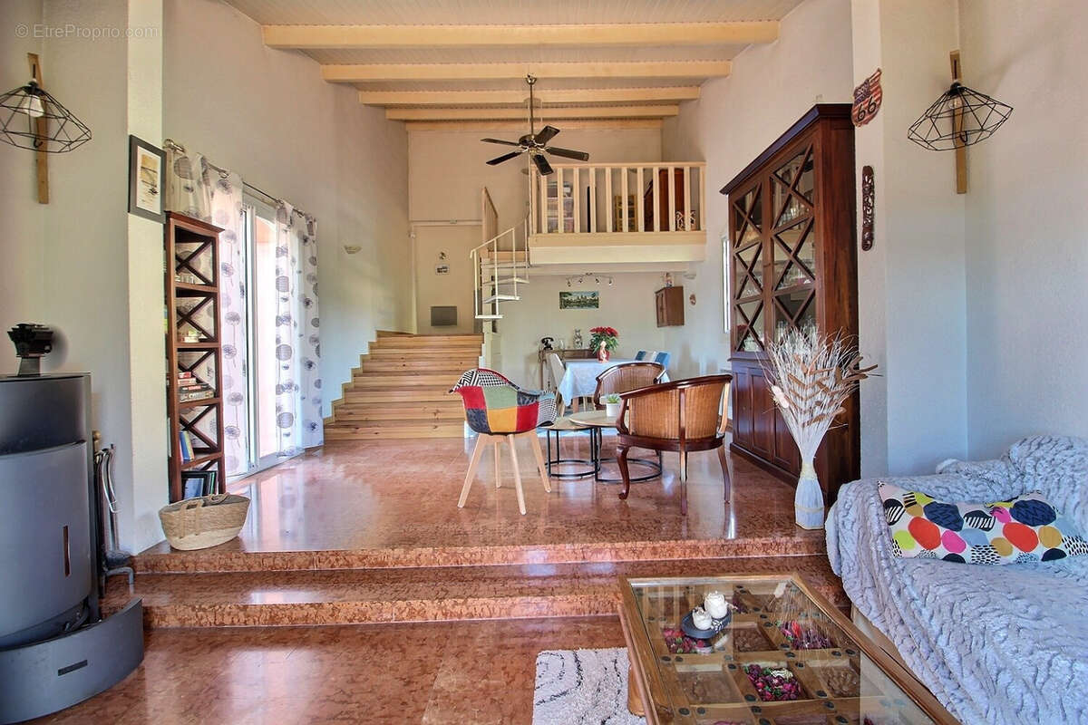 Maison à SAINT-CLEMENT-DE-RIVIERE