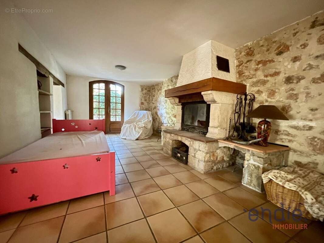LE THORONET Maison en pierres 180 m² dans hameau paisible - photo 19