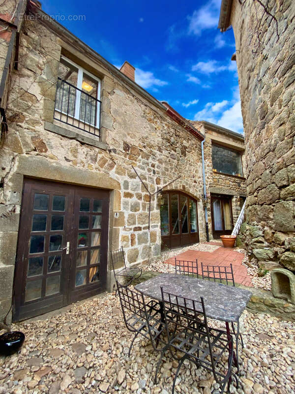 Maison à MONTPEYROUX