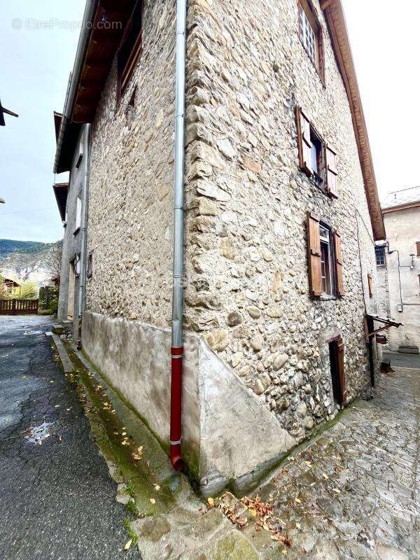 Maison à THORAME-HAUTE