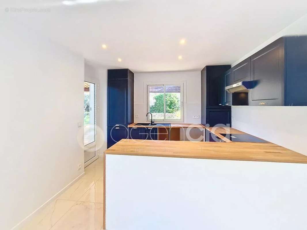 Appartement à VALBONNE