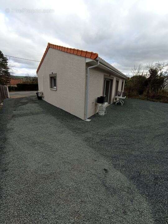 Maison à CREUZIER-LE-VIEUX
