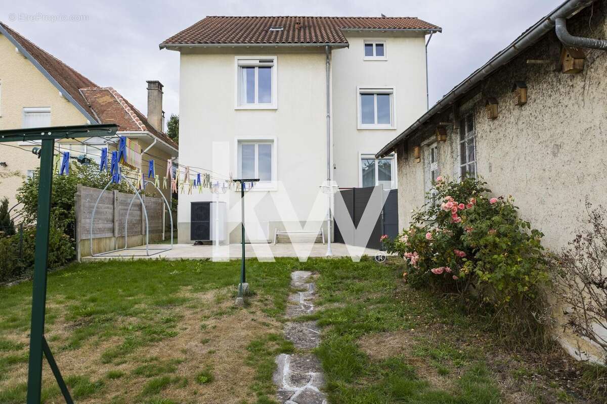 Maison à PIERRE-BUFFIERE