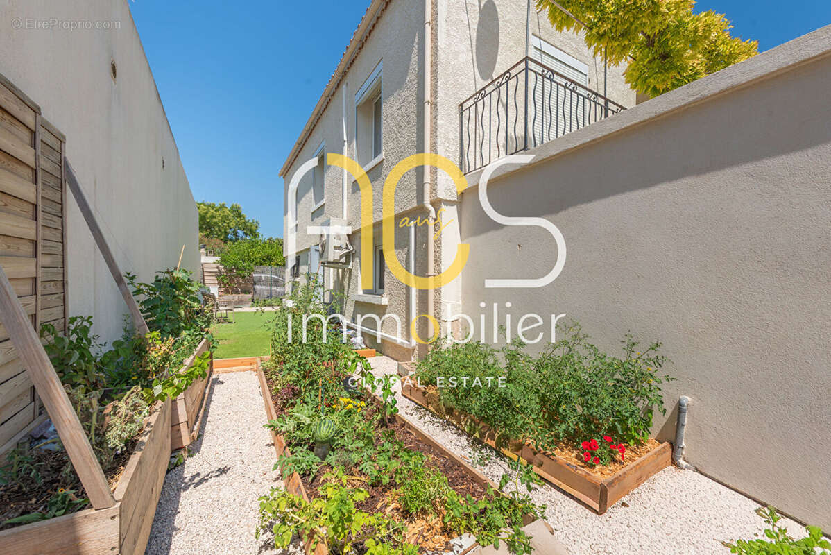 Maison Chateauneuf Les Martigues 5 pièce(s) 170 m2 + dépendances + piscine - photo 14