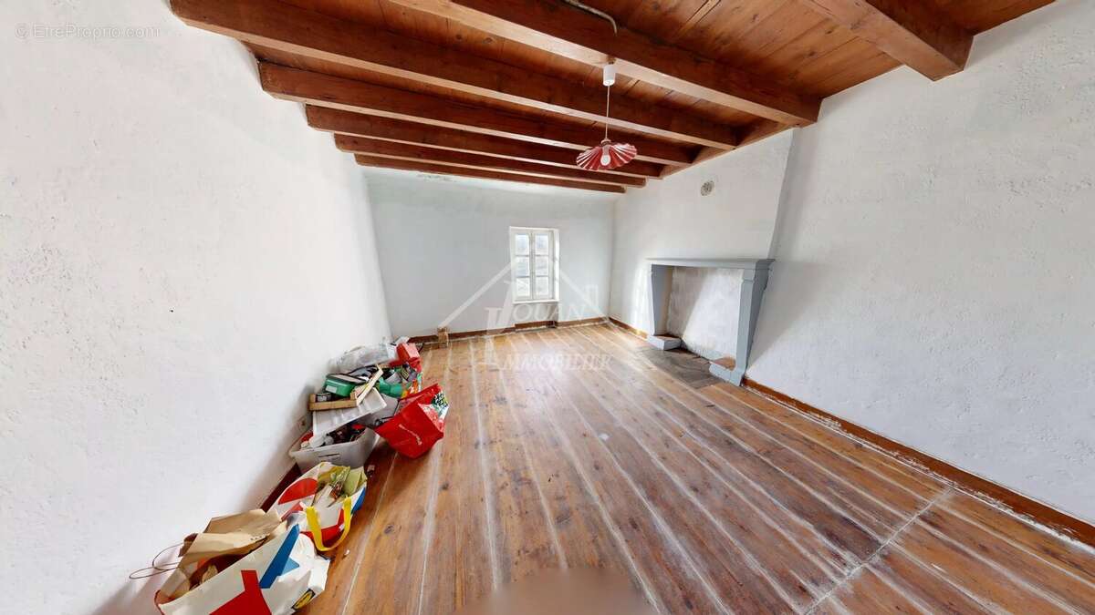 Maison à NEUILLY-LE-REAL