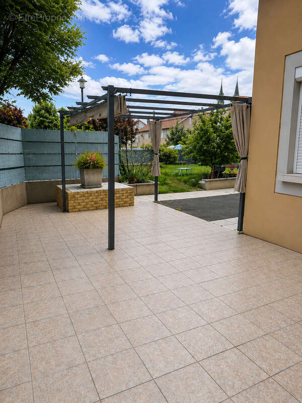Appartement à VEAUCHE