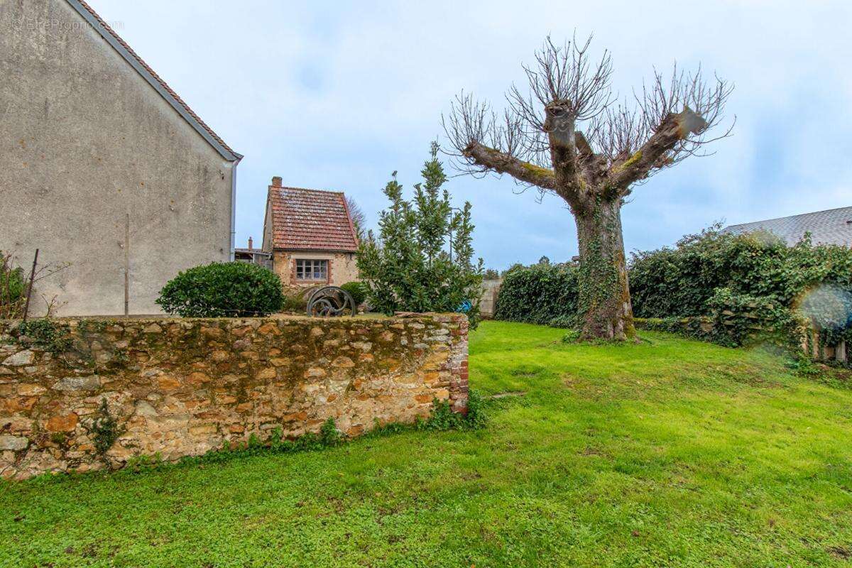 Maison à SAINT-GEORGES-SUR-LA-PREE