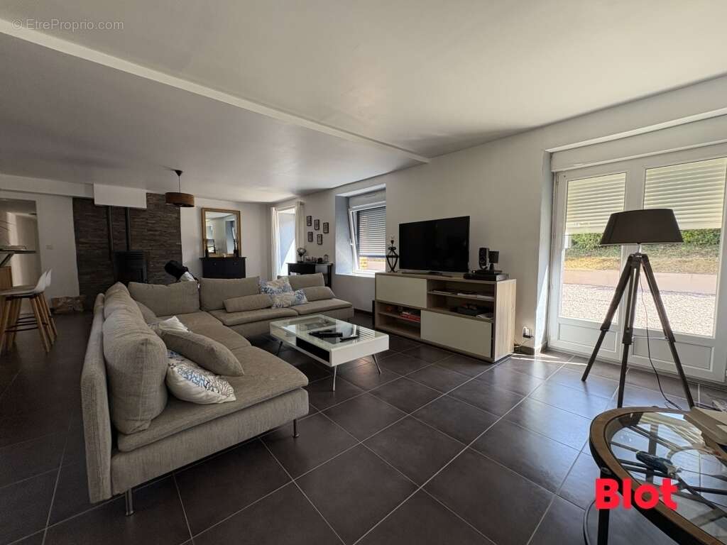 Maison à MONTAUBAN-DE-BRETAGNE