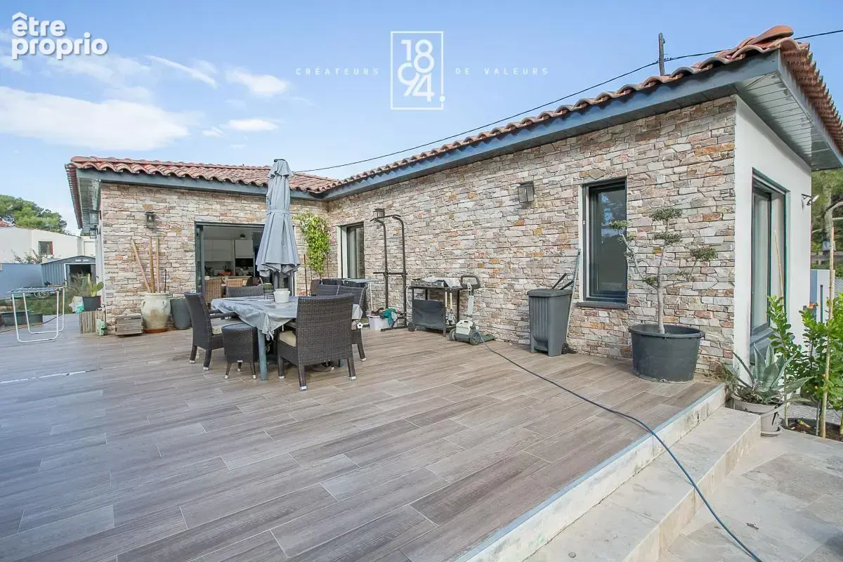 Maison traversante entièrement rénovée de type 6 de 160m2 dépendance, piscine, jacuzzi et places de parking - photo 4