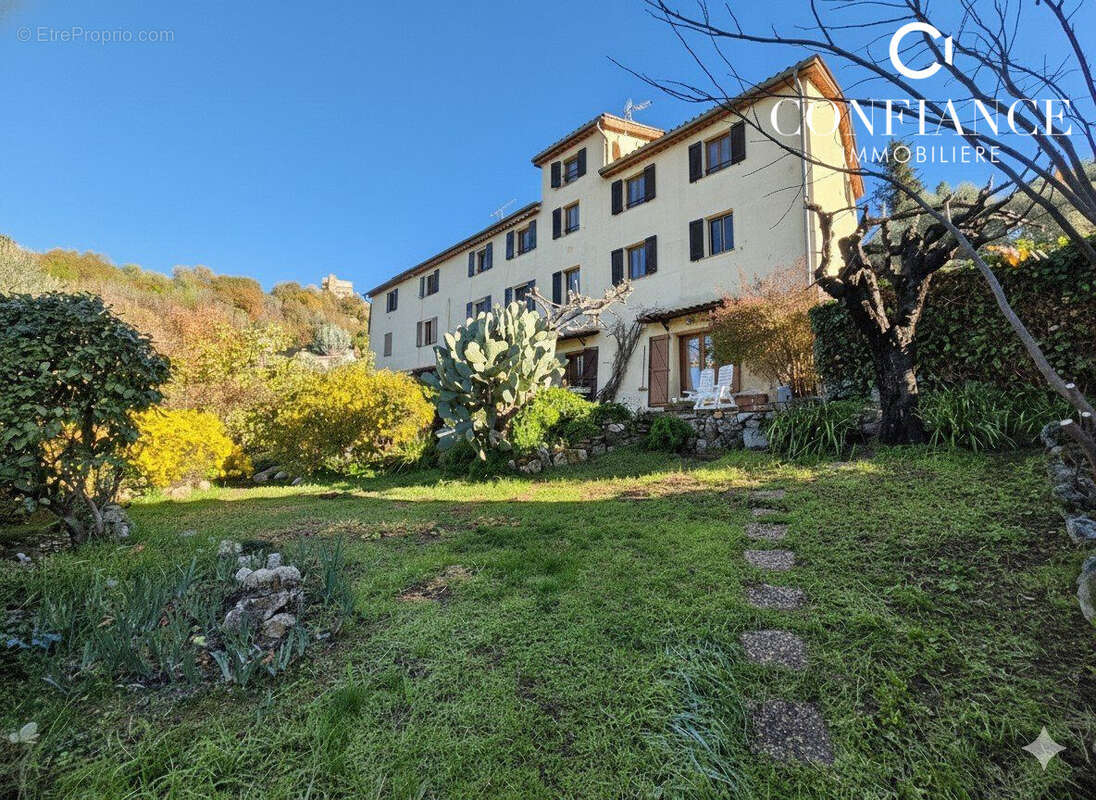 Appartement à CONTES
