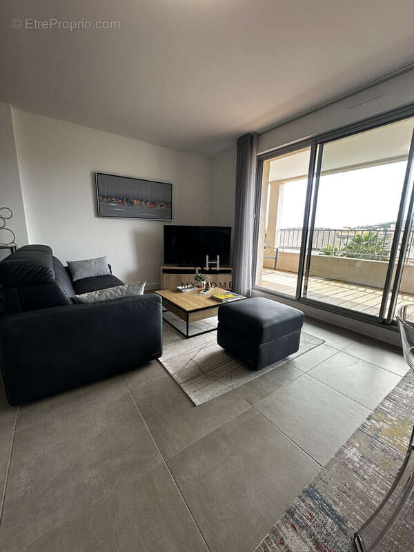 Salon ouvert sur terrasse  - Appartement à SAINTE-MAXIME
