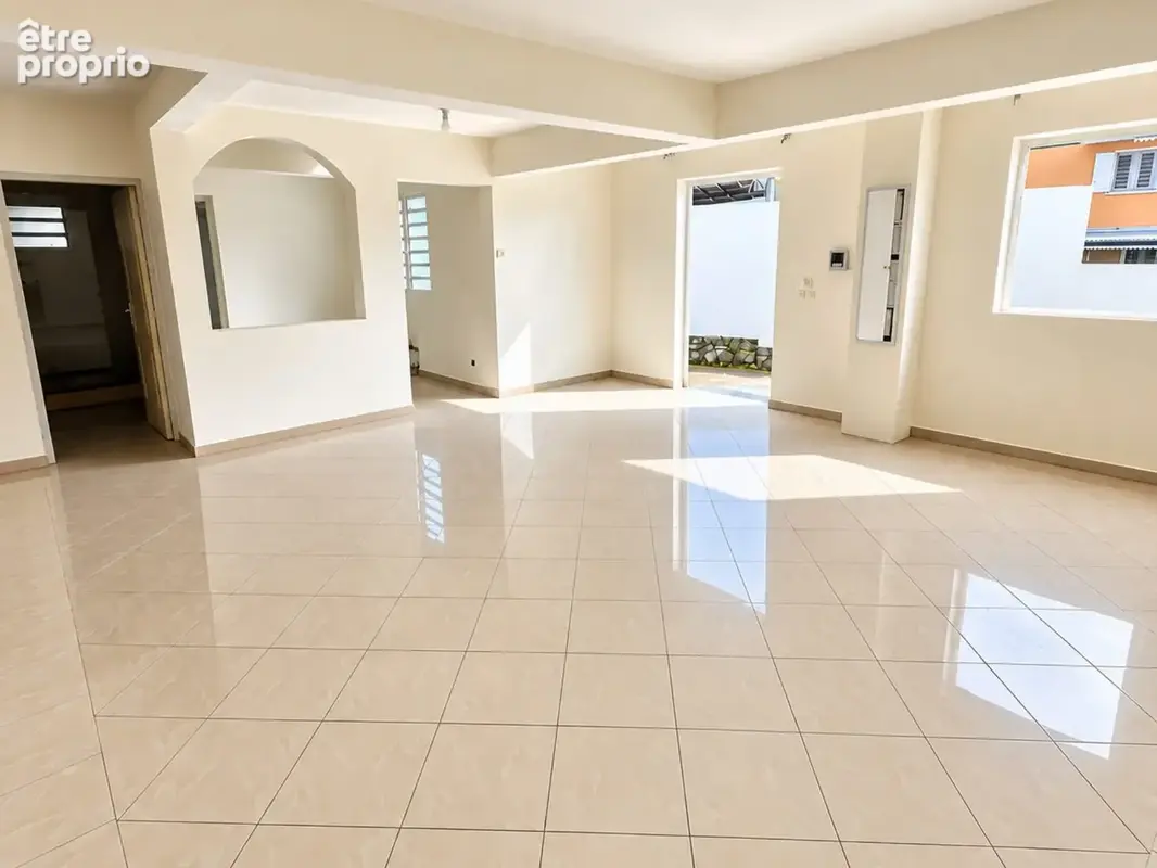 Maison 5 pièces 240 m² à vendre à Saint-Andre (97440) - photo 4