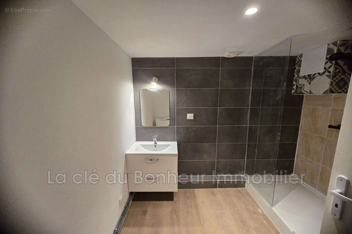 Appartement 90 m² à Allemagne-En-Provence  - photo 4