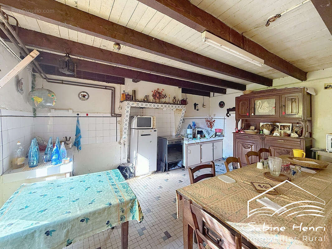 Maison à MIRANDOL-BOURGNOUNAC