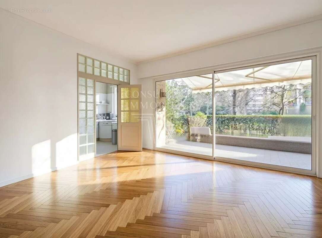 Appartement à NEUILLY-SUR-SEINE