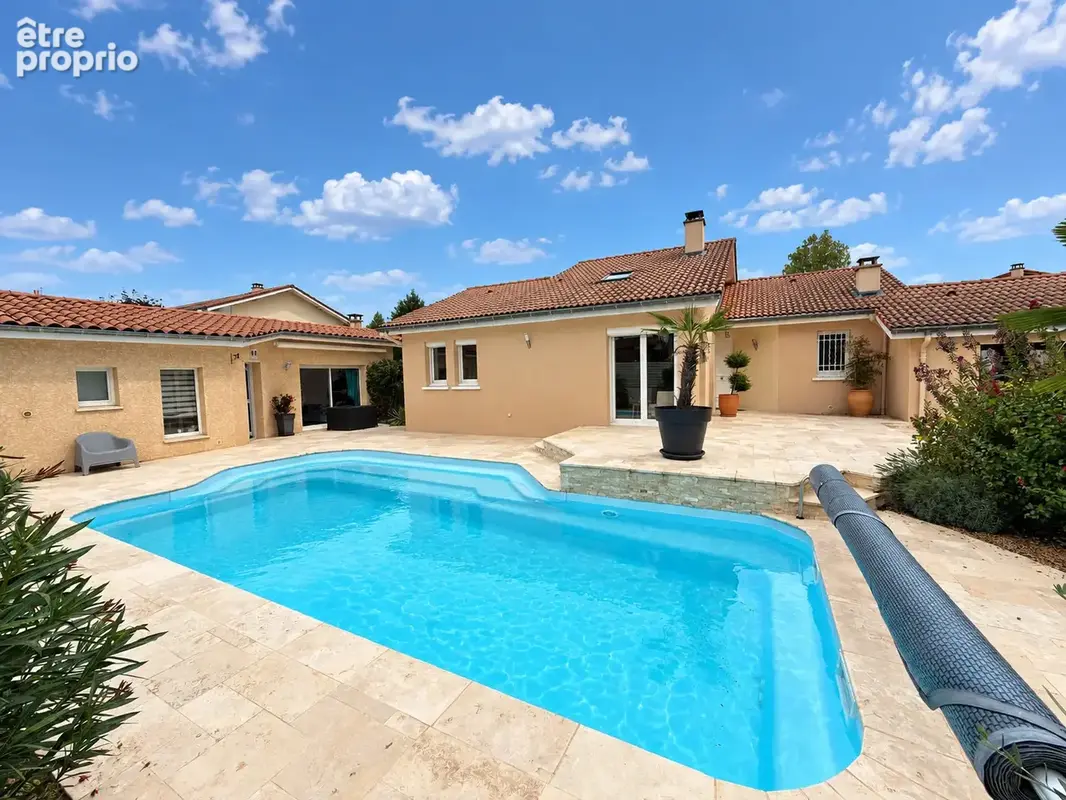Proche Centre - Maison parfaitement entretenue - 111m2 de plain pied et piscine - photo 1