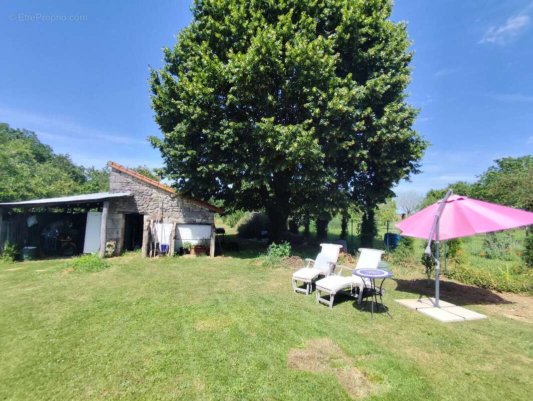 Joli cottage de 3 chambres avec grand jardin et grange, près de Civray - photo 16