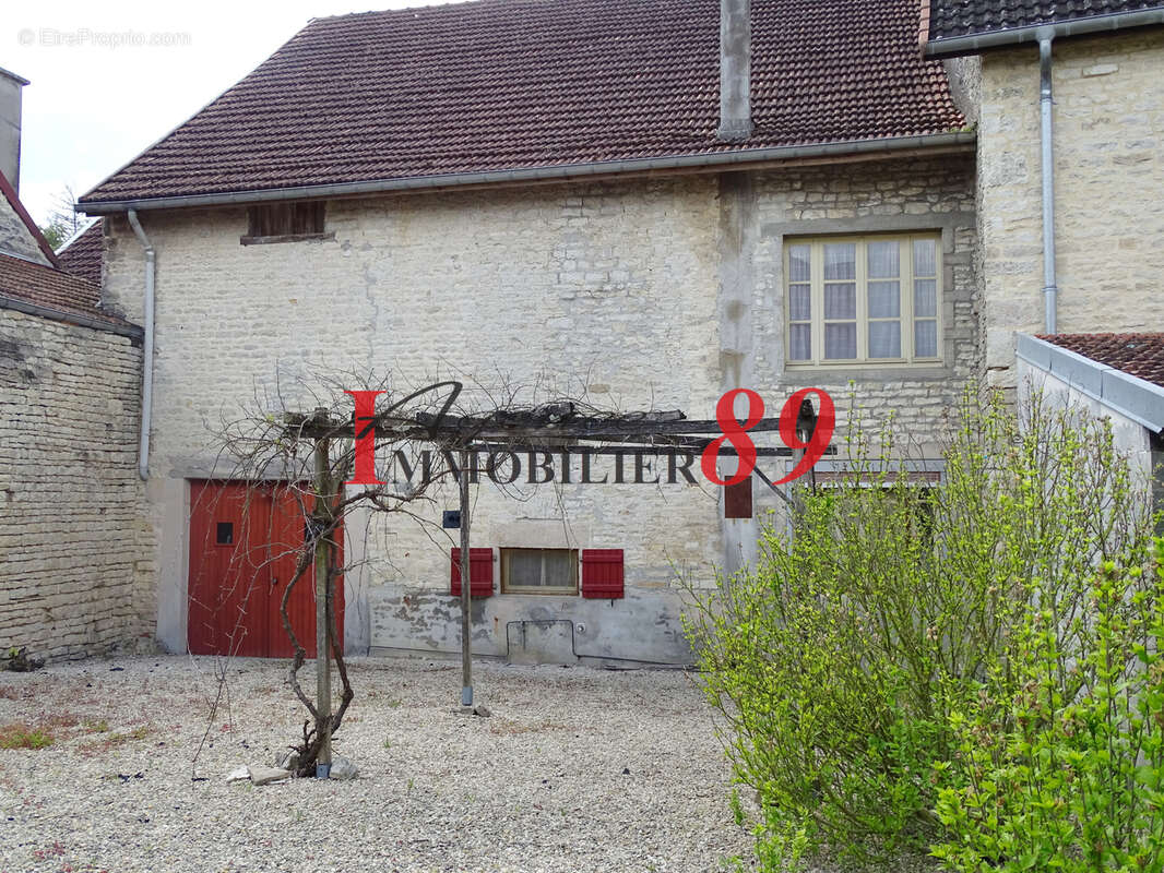 Maison à MONTIGNY-SUR-AUBE