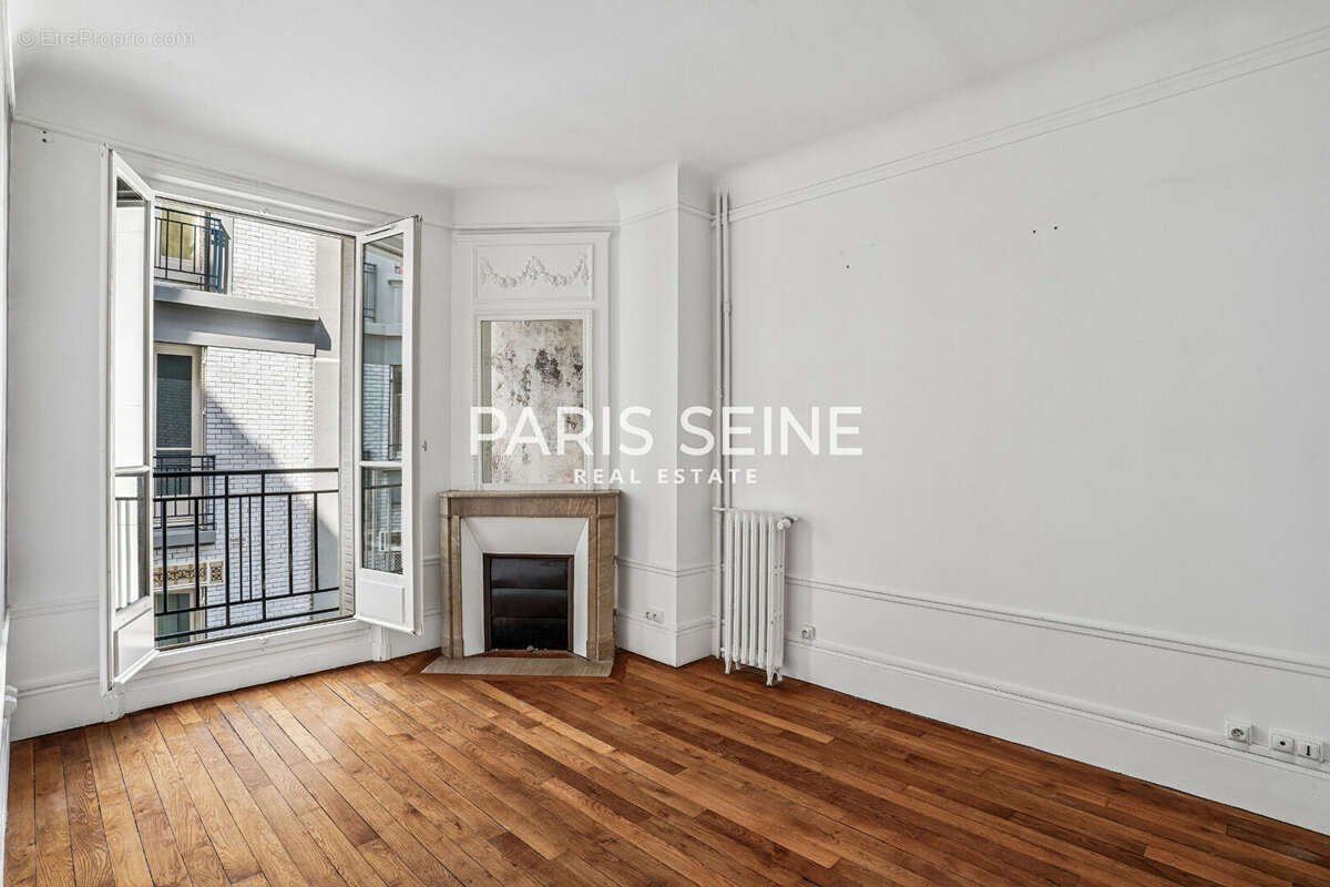 Appartement à PARIS-7E