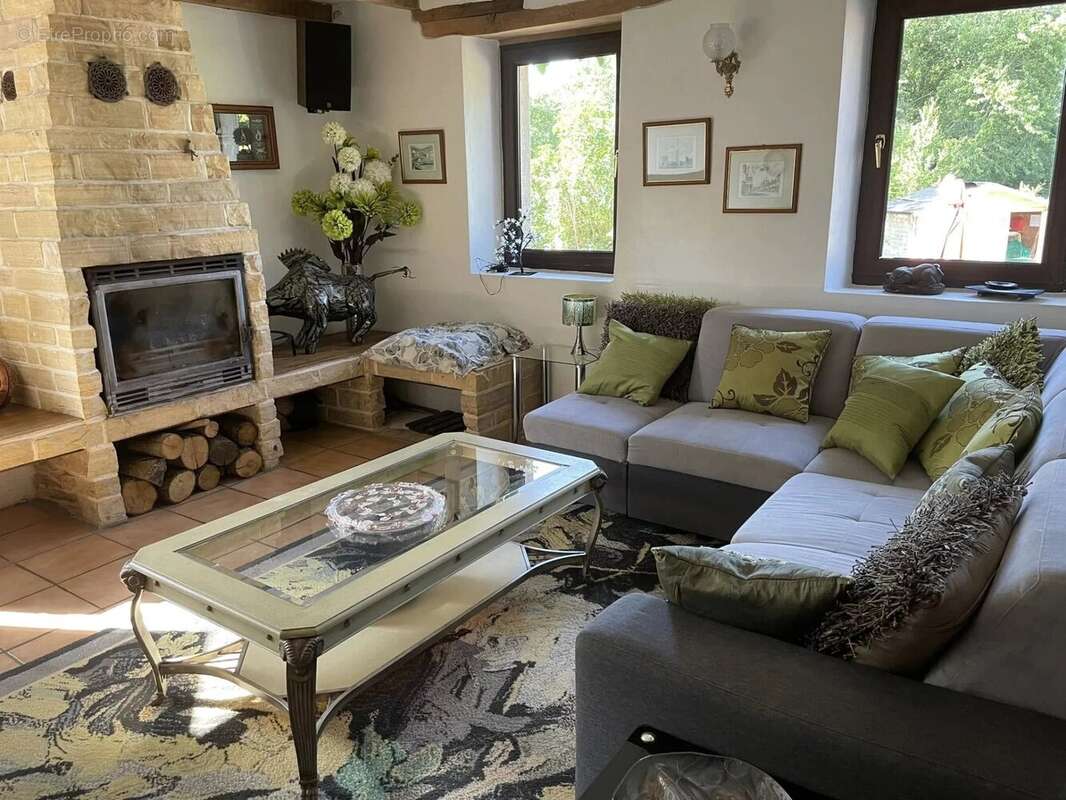 Maison en pierre avec piscine et vaste jardin arboré à la campagne - photo 5