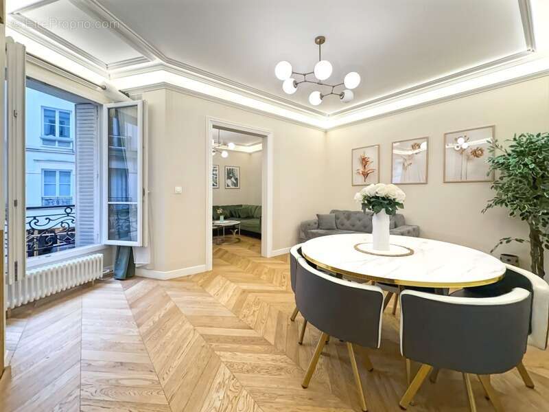 Appartement à PARIS-17E