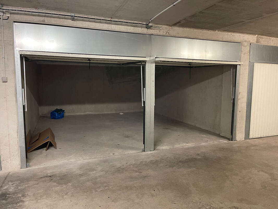 Parking à CAGNES-SUR-MER