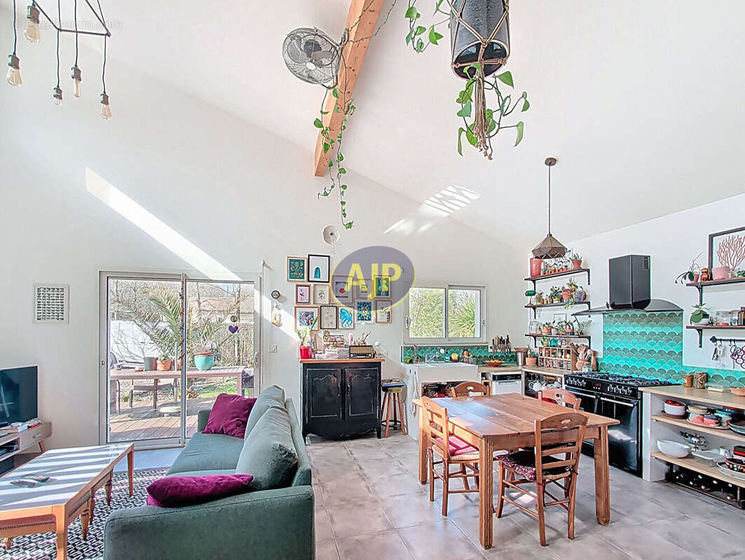 Maison à GRAYAN-ET-L'HOPITAL