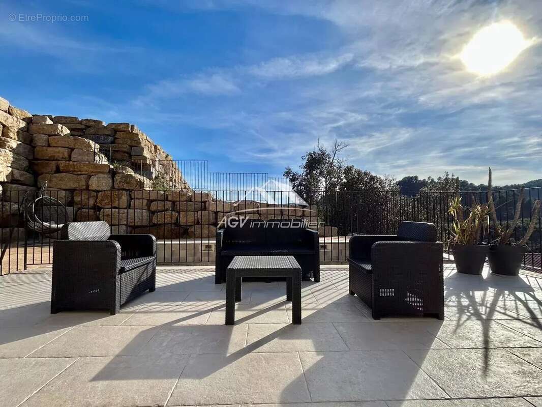 Maison à SAINT-JEAN-DU-PIN