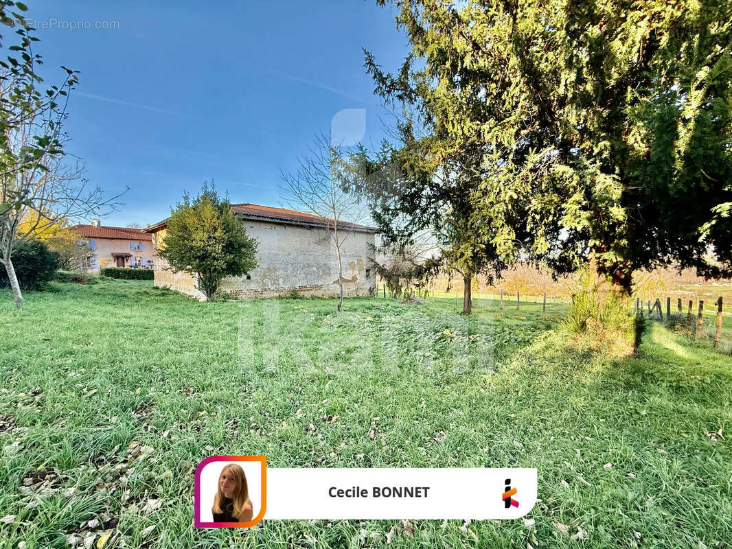 Maison à EYZIN-PINET