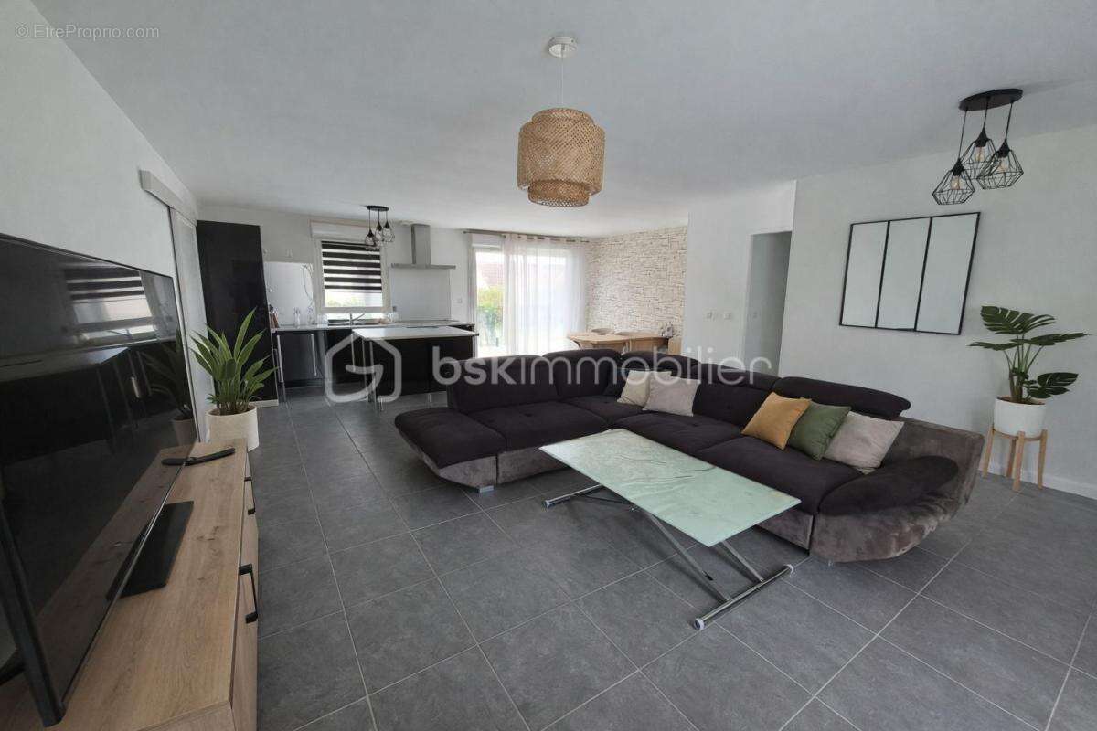 Maison à LIVRY-LOUVERCY