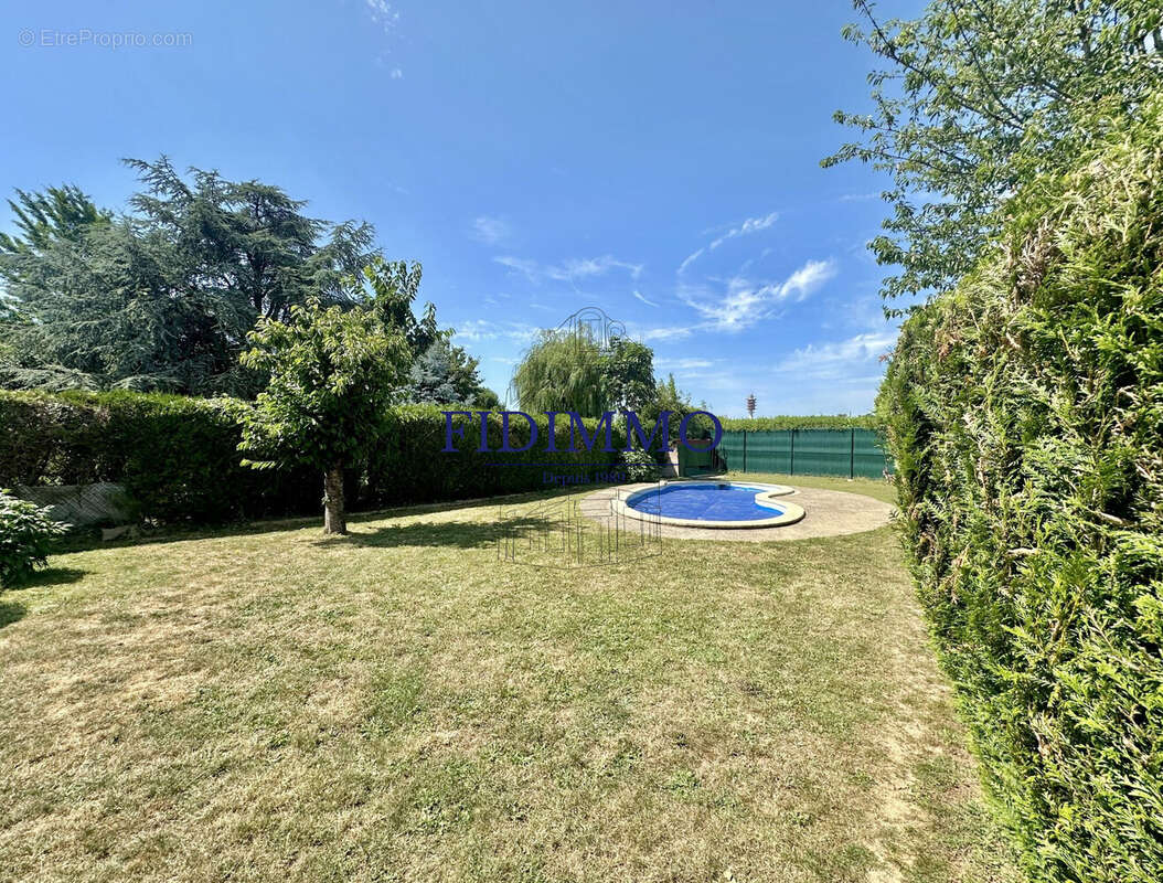 Maison à CHENNEVIERES-SUR-MARNE