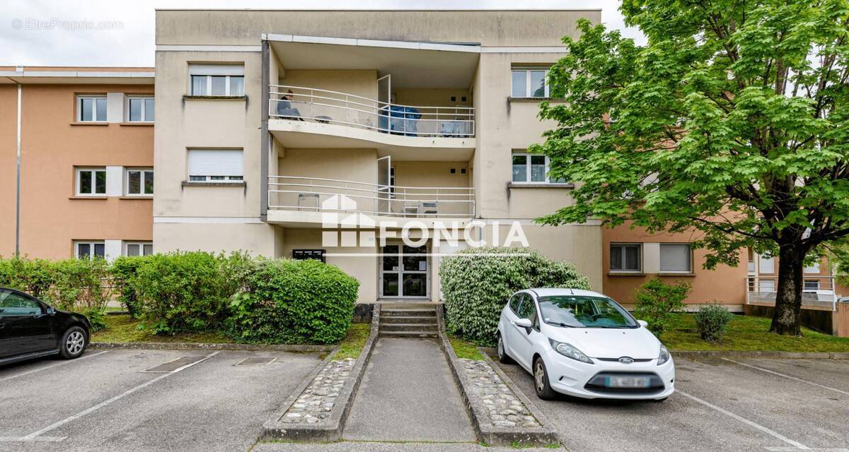 Appartement à SAINT-MARTIN-D'HERES