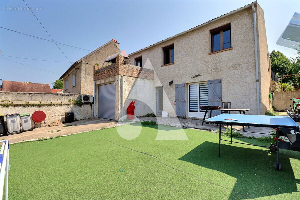 Maison à MERY-SUR-OISE