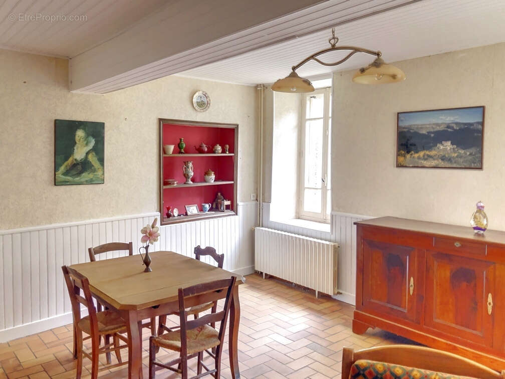 Au coeur d'un village de caractère dans la montagne noire, avec toutes commodités, maison avec cour - photo 2