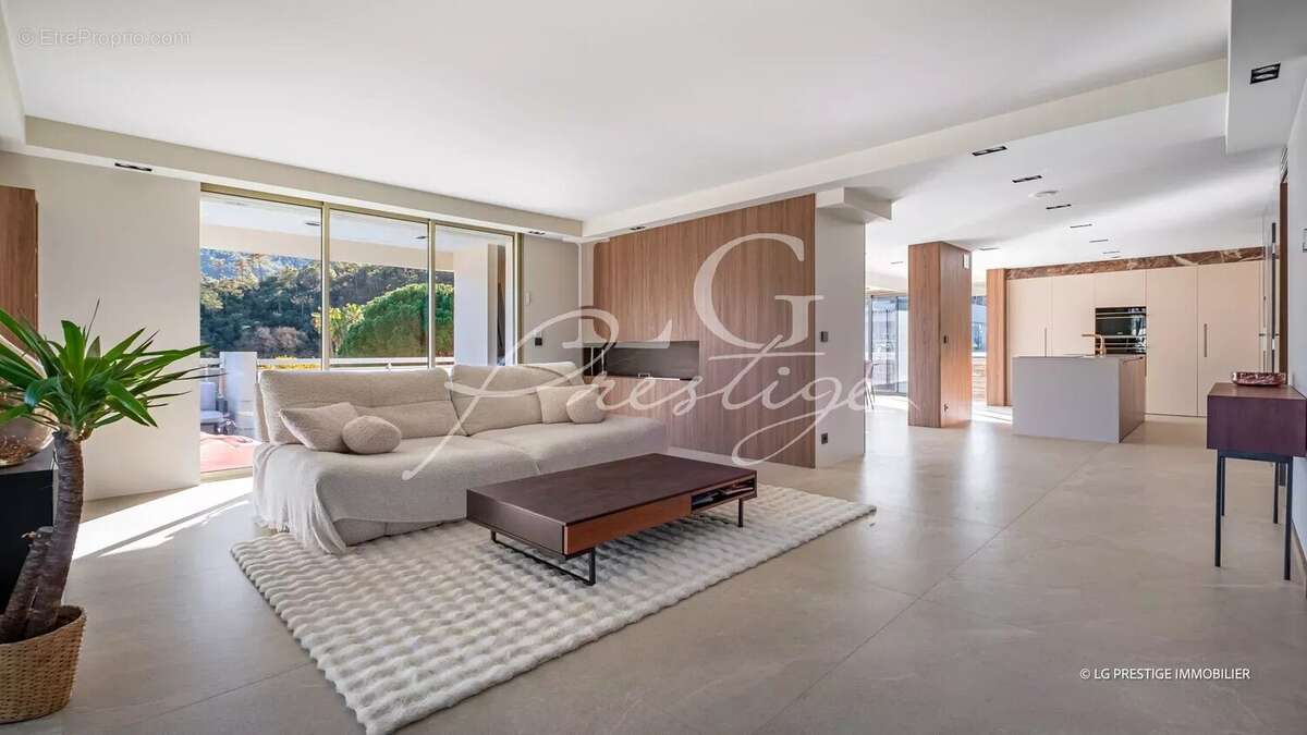 Appartement à MANDELIEU-LA-NAPOULE