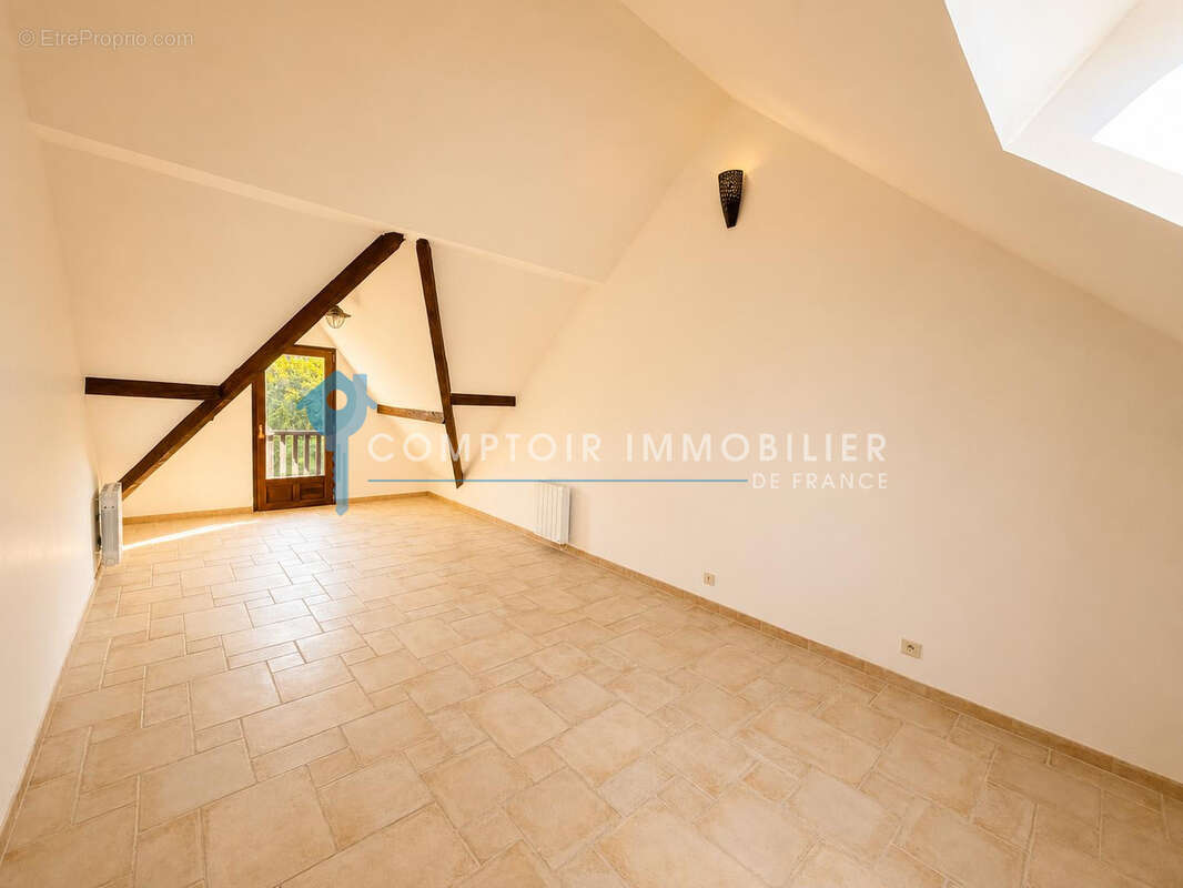 Maison familiale T7 sur la commune de  Montferrat - photo 10