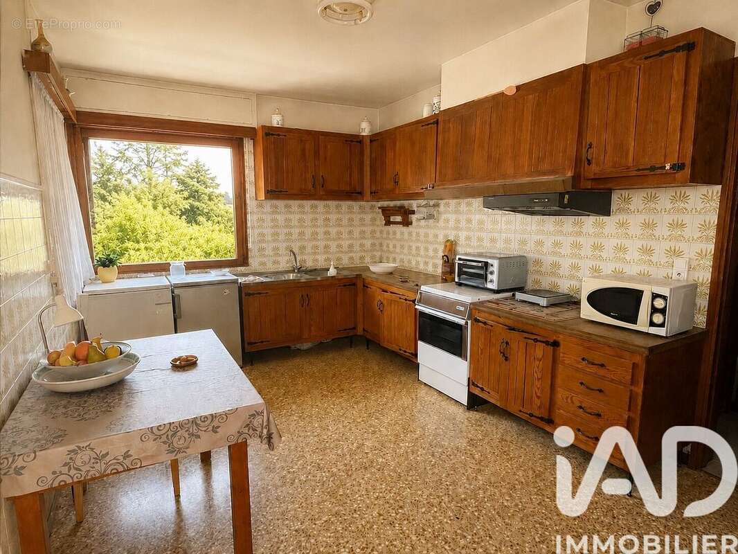 Maison 170 m² à La Crau  - photo 8